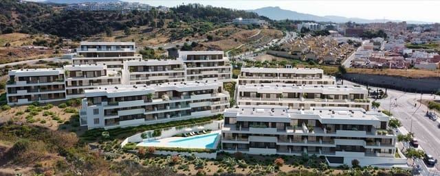 Apartamento de 3 habitaciones en Estepona en venta con piscina garaje - 384.000 € (Ref: 9064563)