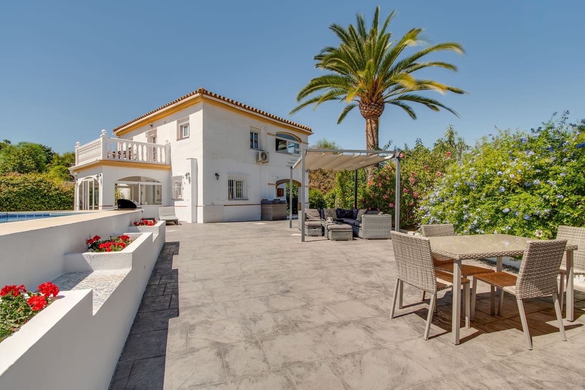 5 bedroom Villa for sale in Coin with pool garage - € 615,000 (Ref: 9072914)