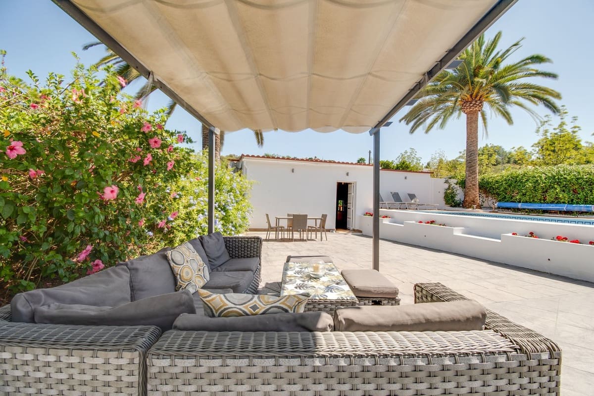 5 bedroom Villa for sale in Coin with pool garage - € 615,000 (Ref: 9072914)