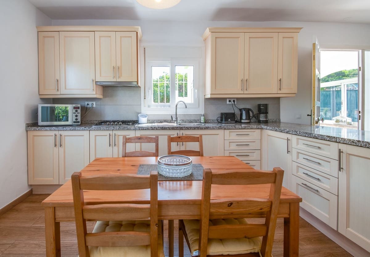 5 bedroom Villa for sale in Coin with pool garage - € 615,000 (Ref: 9072914)