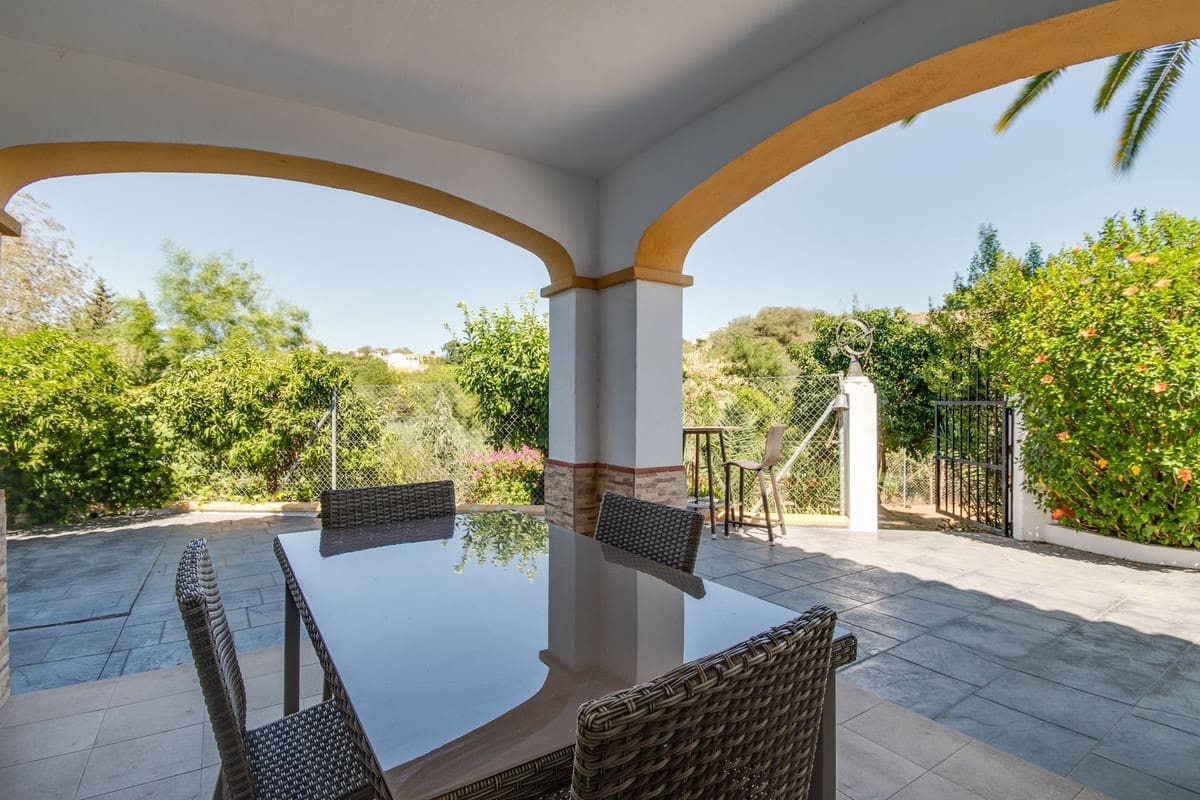 5 bedroom Villa for sale in Coin with pool garage - € 615,000 (Ref: 9072914)