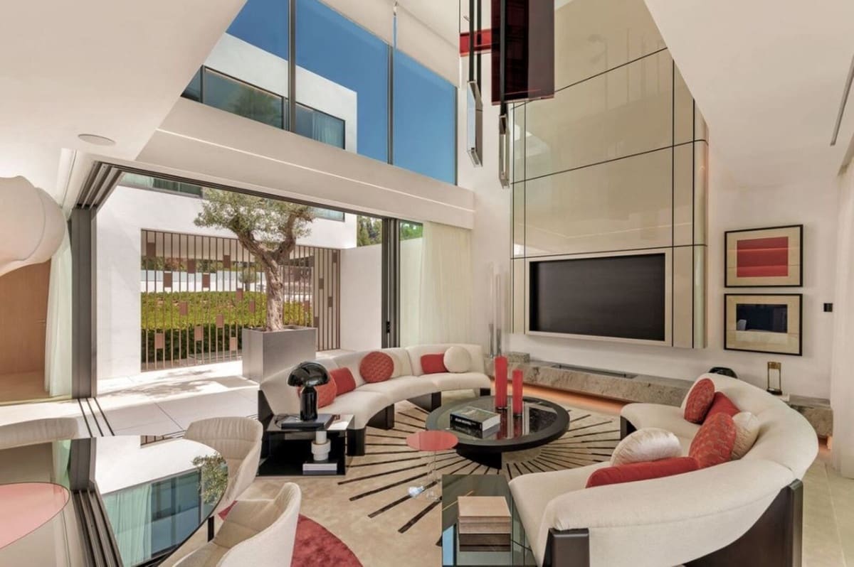 4 bedroom Villa for sale in Golden Mile with pool garage - € 7,900,000 (Ref: 9079808)