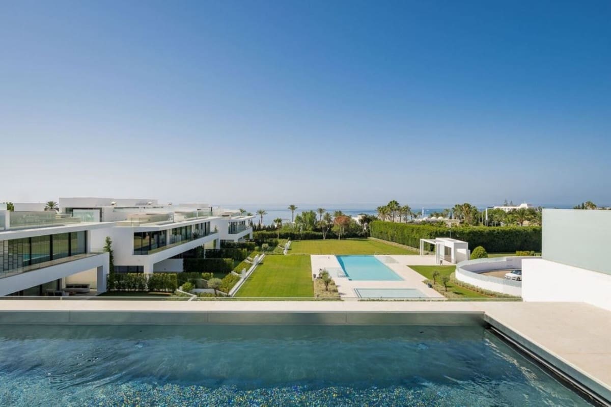 4 bedroom Villa for sale in Golden Mile with pool garage - € 7,900,000 (Ref: 9079808)