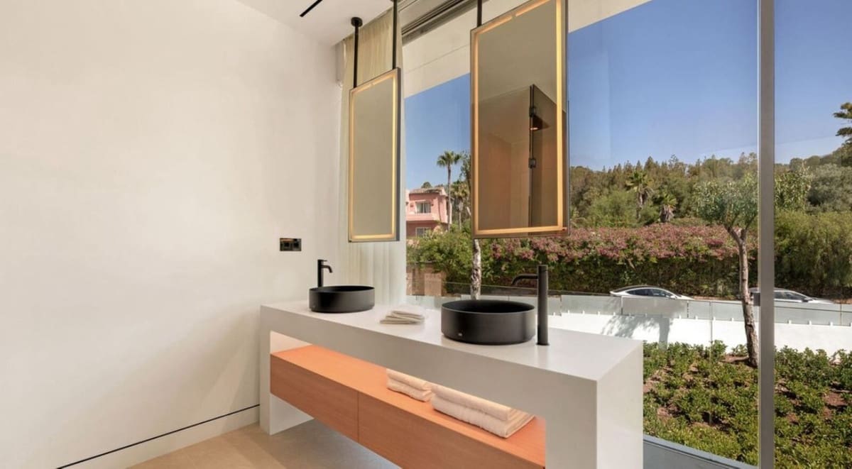 4 bedroom Villa for sale in Golden Mile with pool garage - € 7,900,000 (Ref: 9079808)