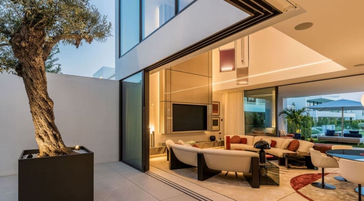 4 bedroom Villa for sale in Golden Mile with pool garage - € 7,900,000 (Ref: 9079808)