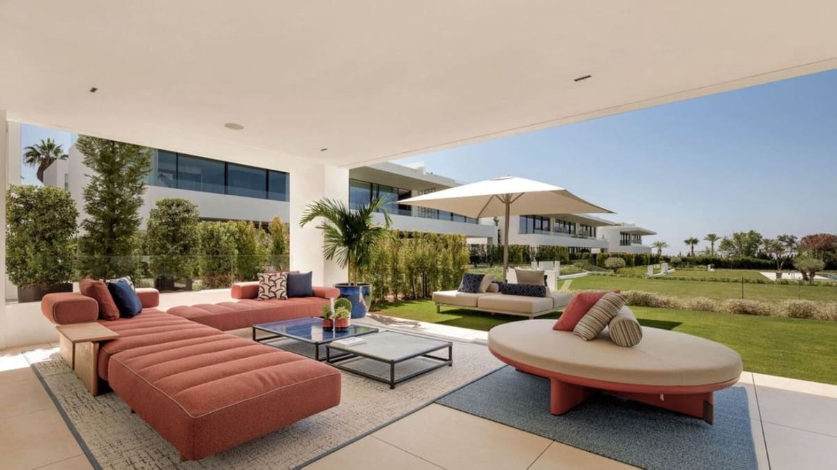 4 bedroom Villa for sale in Golden Mile with pool garage - € 7,900,000 (Ref: 9079808)