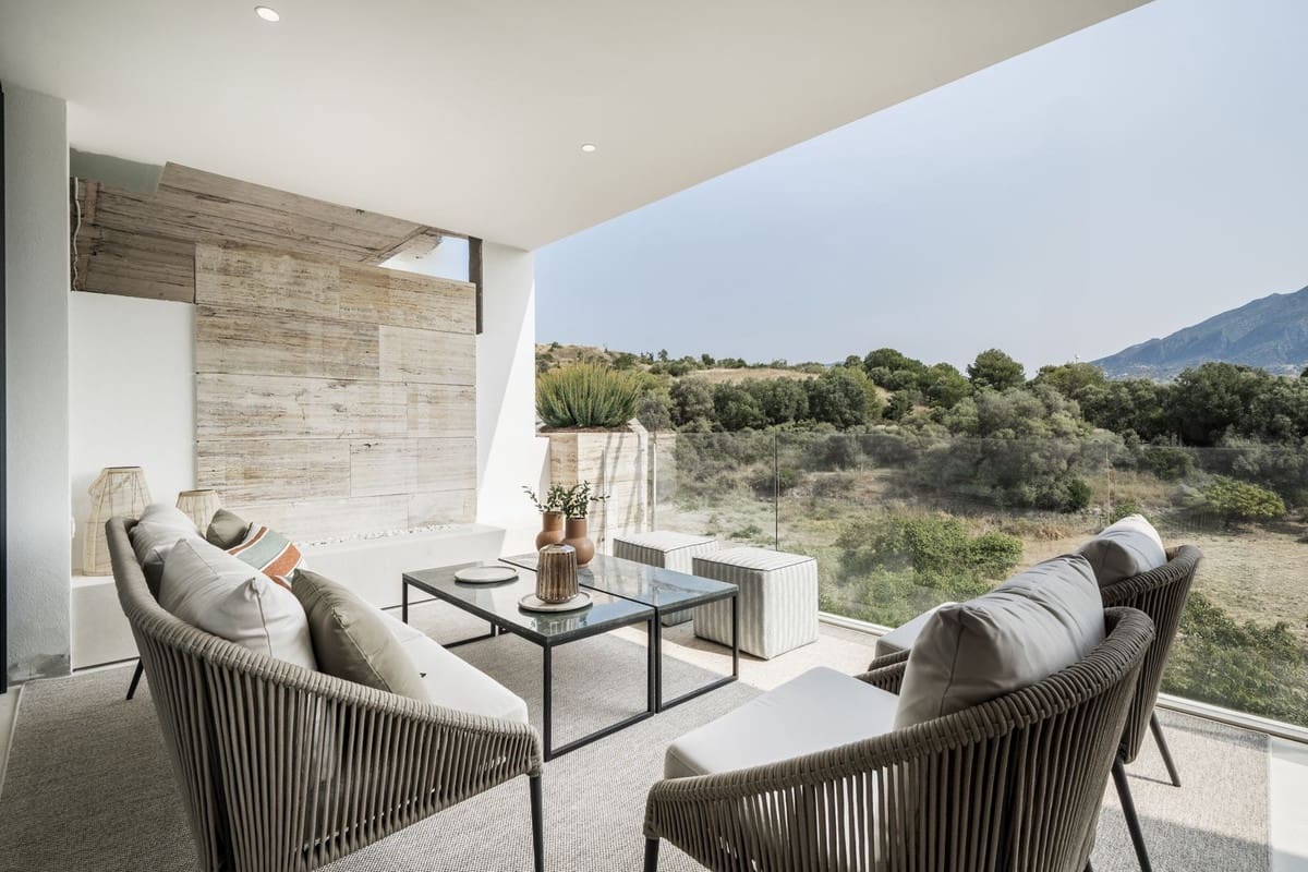 2 sypialnia Apartament na sprzedaż w Nueva Andalucia z basenem garażem - 1 150 770 € (Ref: 9084598)