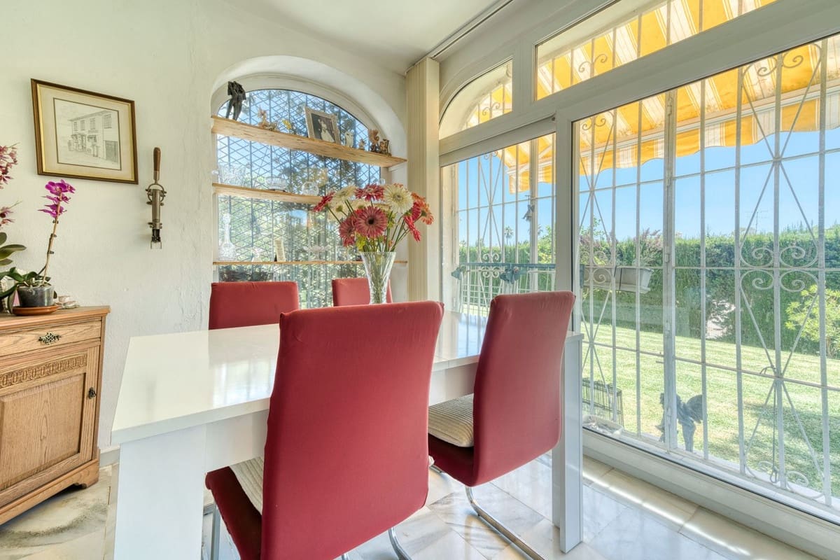 2 soverom Leilighet til salgs i El Paraiso med svømmebasseng garasje - € 358 000 (Ref: 9084698)