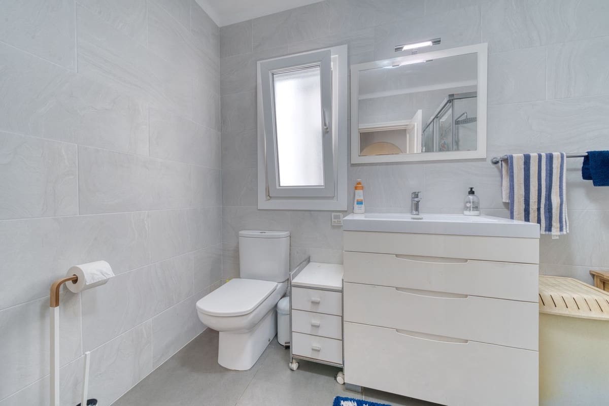 2 soverom Leilighet til salgs i El Paraiso med svømmebasseng garasje - € 358 000 (Ref: 9084698)