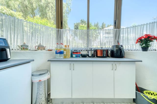 2 bedroom Apartment for sale in El Paraiso, Estepona with pool garage - € 358,000 (Ref: 9084698)