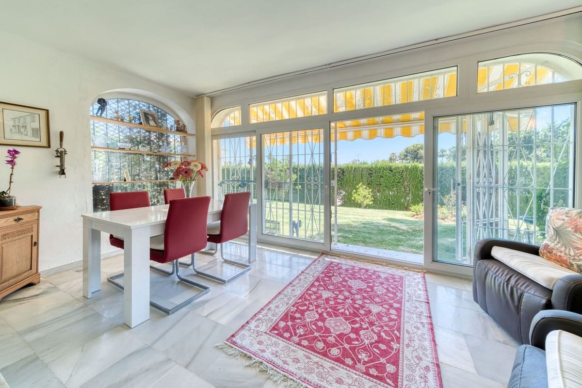 2 soverom Leilighet til salgs i El Paraiso med svømmebasseng garasje - € 358 000 (Ref: 9084698)