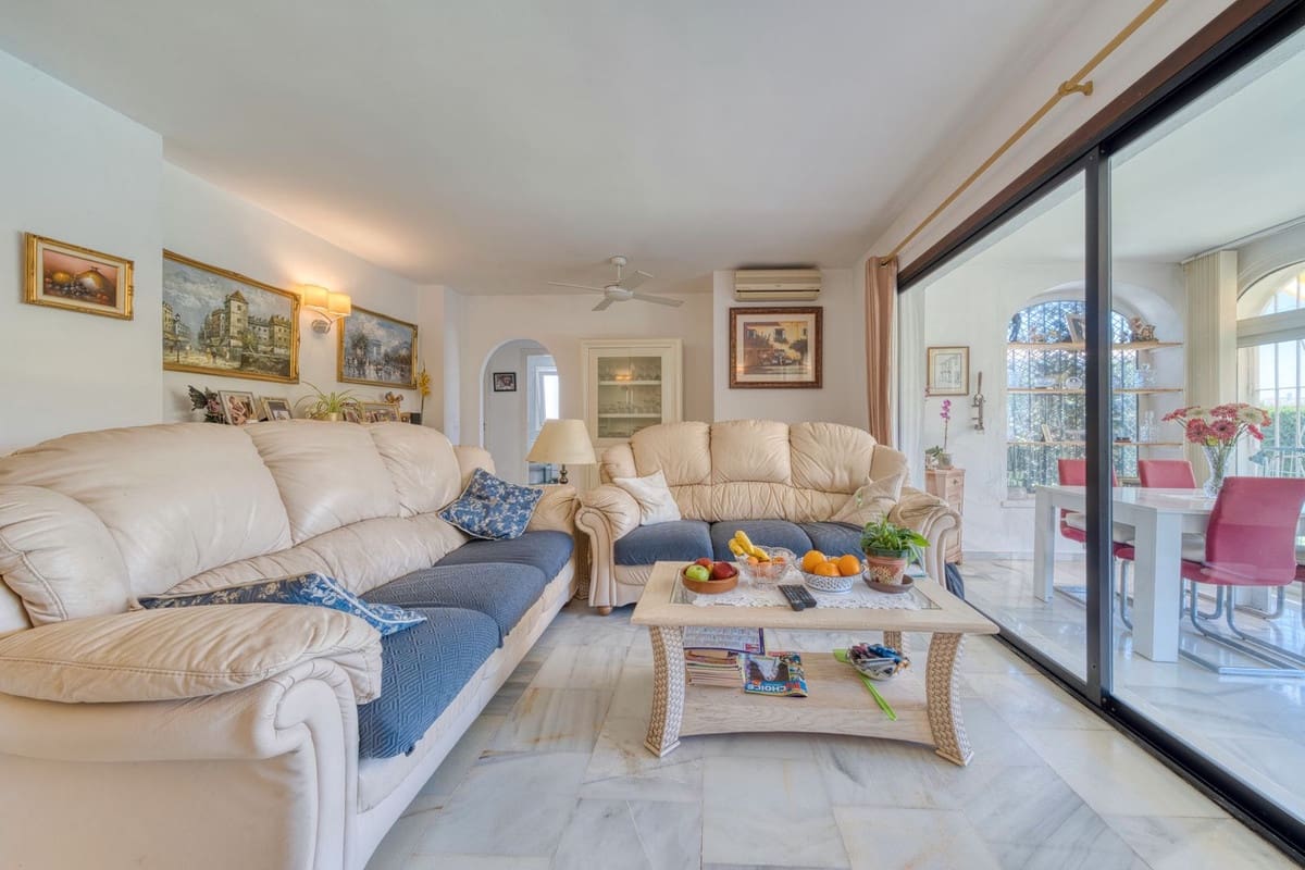 2 soverom Leilighet til salgs i El Paraiso med svømmebasseng garasje - € 358 000 (Ref: 9084698)