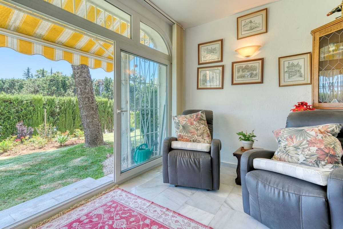 2 soverom Leilighet til salgs i El Paraiso med svømmebasseng garasje - € 358 000 (Ref: 9084698)