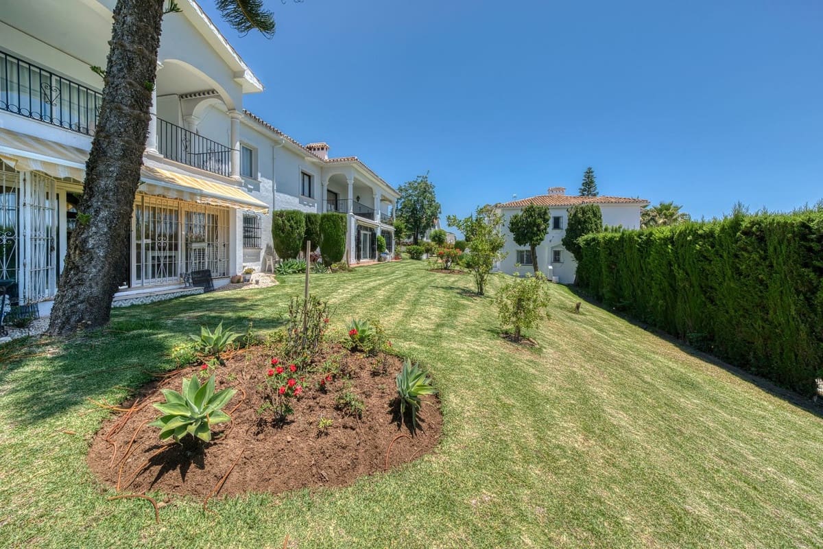 2 soverom Leilighet til salgs i El Paraiso med svømmebasseng garasje - € 358 000 (Ref: 9084698)