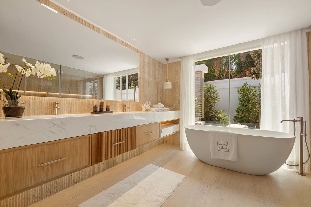 5 sypialnia Willa na sprzedaż w Nueva Andalucia z basenem garażem - 5 150 000 € (Ref: 9085825)