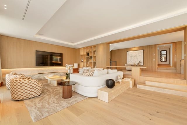 5 soverom Villa til salgs i Nueva Andalucia, Marbella med svømmebasseng garasje - € 5 150 000 (Ref: 9085825)