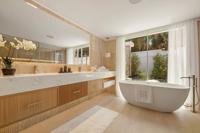 5 soverom Villa til salgs i Nueva Andalucia, Marbella med svømmebasseng garasje - € 5 150 000 (Ref: 9085825)