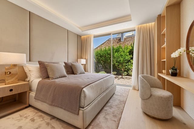 5 soverom Villa til salgs i Nueva Andalucia, Marbella med svømmebasseng garasje - € 5 150 000 (Ref: 9085825)