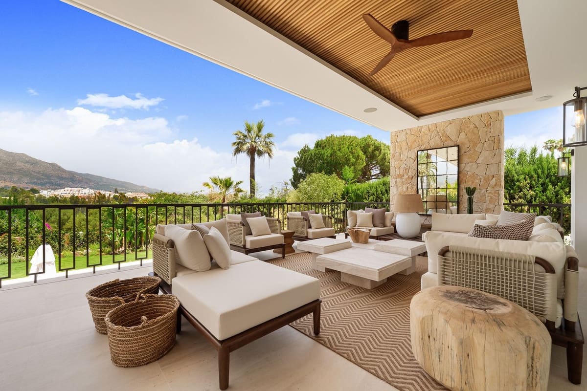 5 sypialnia Willa na sprzedaż w Nueva Andalucia z basenem garażem - 5 150 000 € (Ref: 9085825)