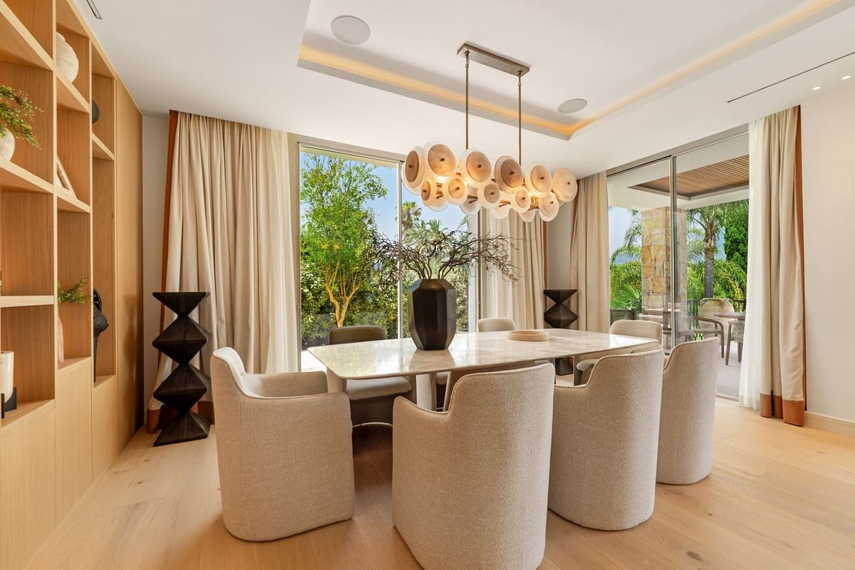 5 sypialnia Willa na sprzedaż w Nueva Andalucia z basenem garażem - 5 150 000 € (Ref: 9085825)