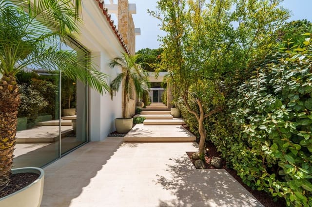 5 soverom Villa til salgs i Nueva Andalucia, Marbella med svømmebasseng garasje - € 5 150 000 (Ref: 9085825)