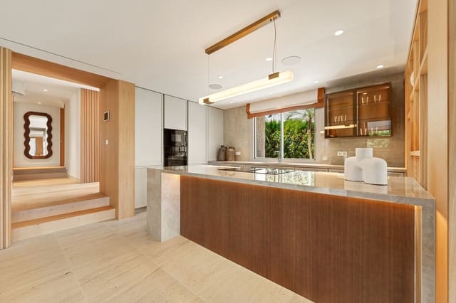 5 bedroom Villa for sale in Nueva Andalucia, Marbella with pool garage - € 5,150,000 (Ref: 9085825)