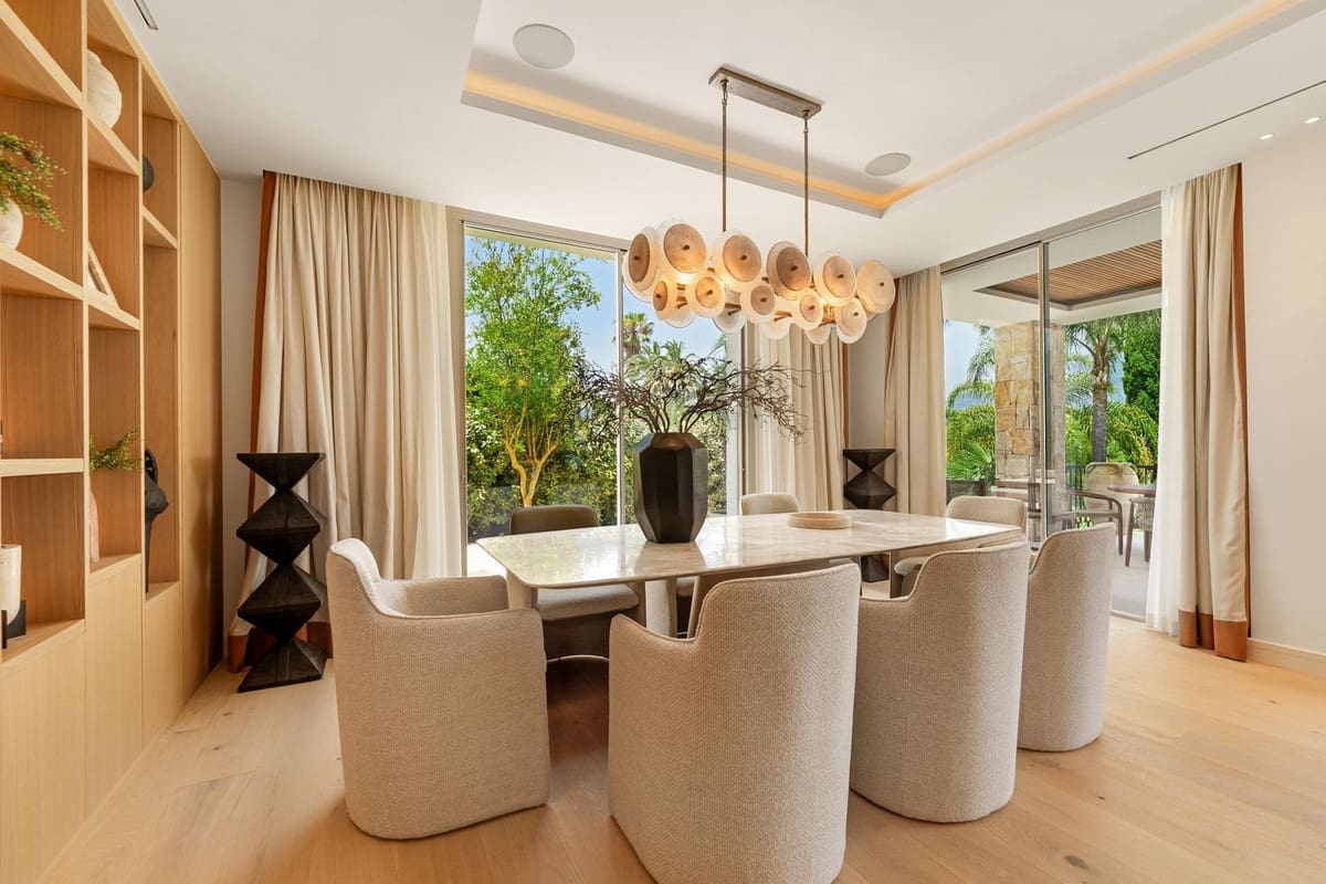 5 bedroom Villa for sale in Nueva Andalucia with pool garage - € 5,150,000 (Ref: 9085825)