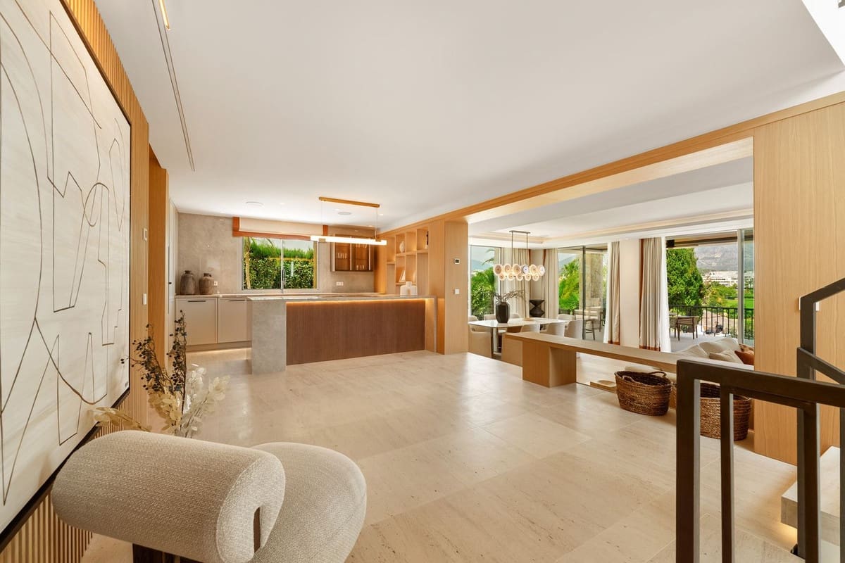 5 bedroom Villa for sale in Nueva Andalucia with pool garage - € 5,150,000 (Ref: 9085825)