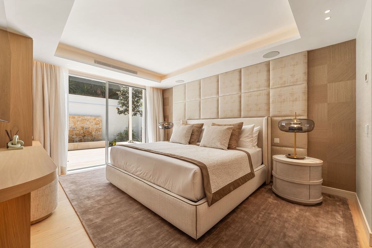 5 bedroom Villa for sale in Nueva Andalucia with pool garage - € 5,150,000 (Ref: 9085825)