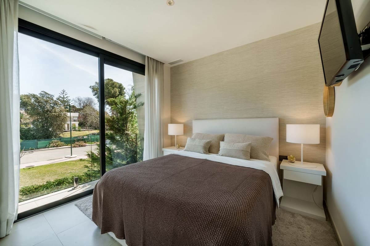 5 soveværelse Semi-Rækkehus til salg i Puerto Banus med swimmingpool garage - € 2.675.000 (Ref: 9086521)