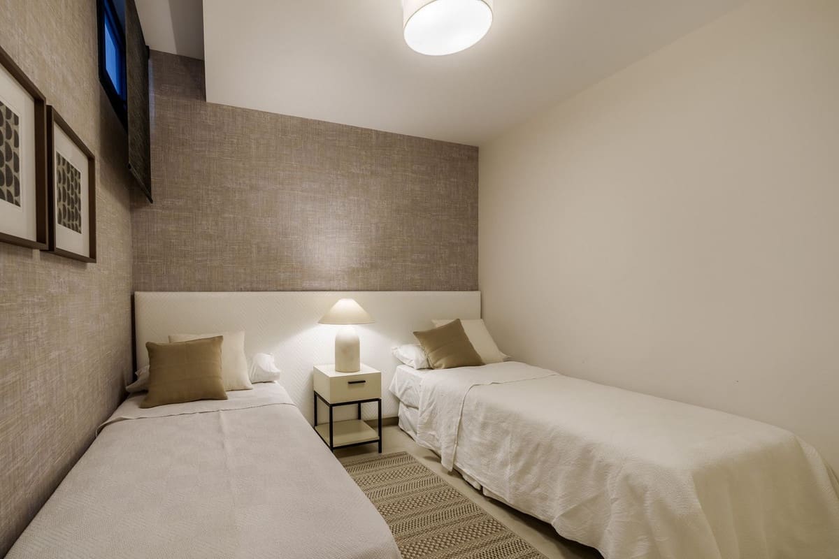 5 soveværelse Semi-Rækkehus til salg i Puerto Banus med swimmingpool garage - € 2.675.000 (Ref: 9086521)