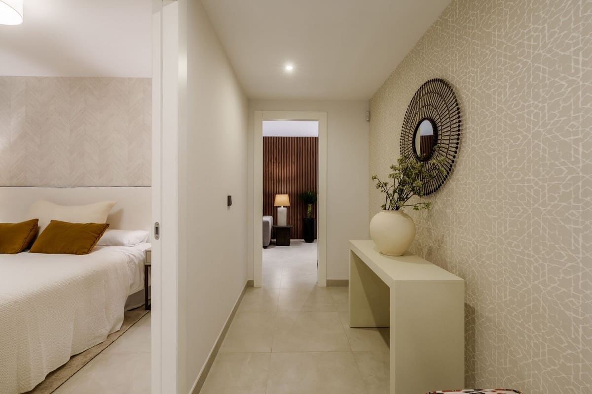 5 bedroom Semi-detached Villa for sale in Puerto Banus with pool garage - € 2,675,000 (Ref: 9086521)