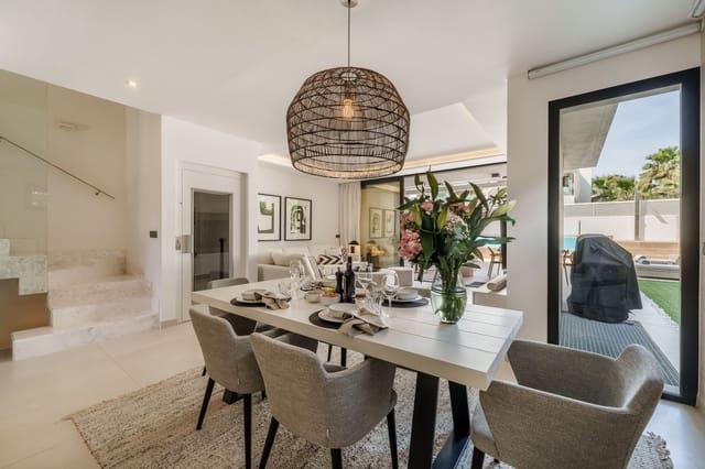 5 soveværelse Semi-Rækkehus til salg i Puerto Banus, Marbella med swimmingpool garage - € 2.675.000 (Ref: 9086521)