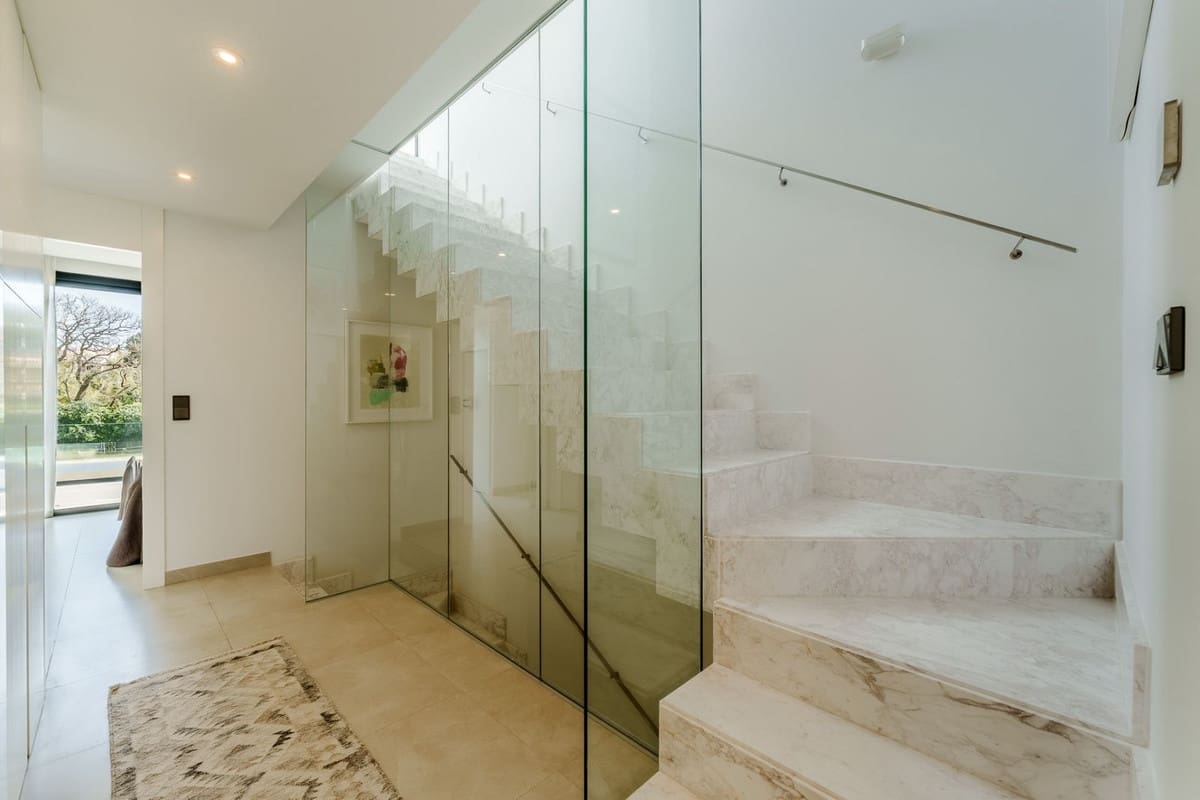 5 bedroom Semi-detached Villa for sale in Puerto Banus with pool garage - € 2,675,000 (Ref: 9086521)