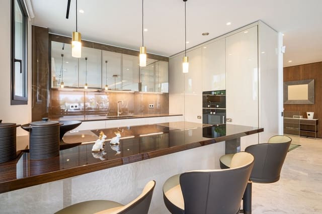 5 bedroom Apartment for sale in Golden Mile, Marbella with pool garage - € 6,395,000 (Ref: 9086522)