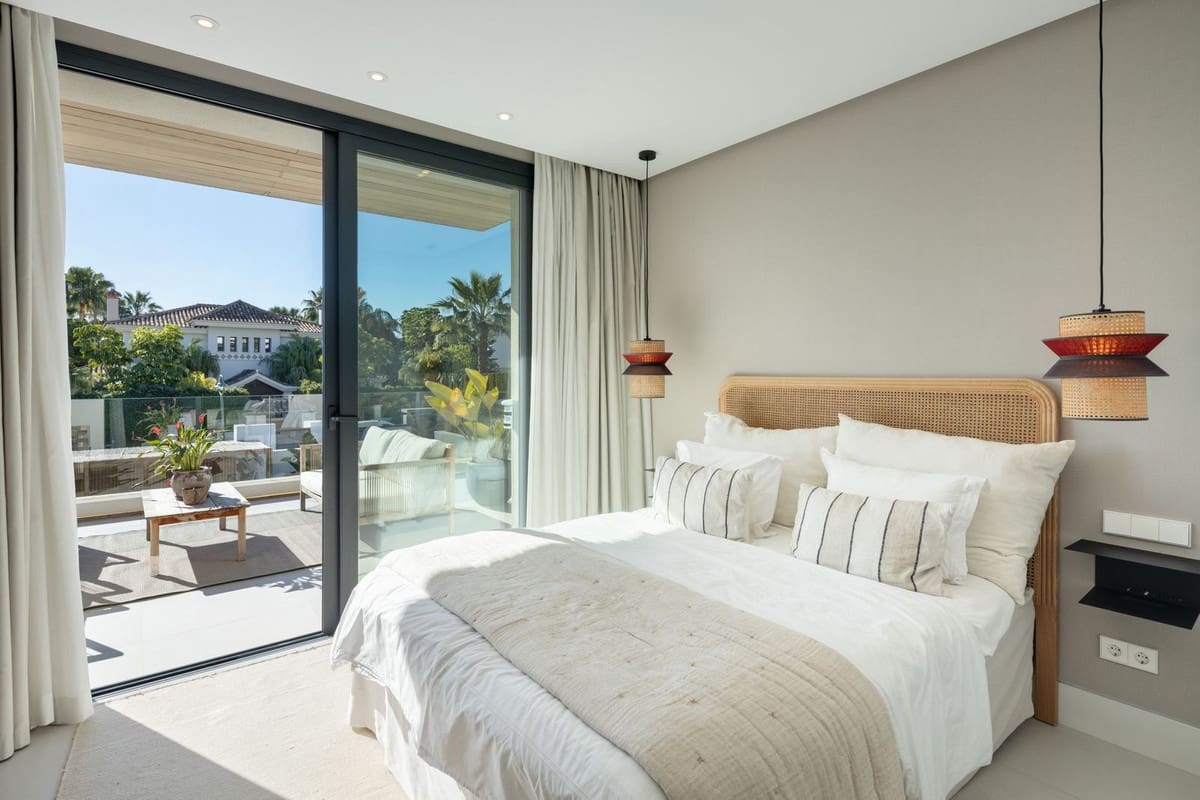 5 bedroom Villa for sale in Nueva Andalucia with pool garage - € 3,750,000 (Ref: 9087234)