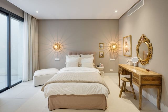 Chalet de 5 habitaciones en Nueva Andalucia, Marbella en venta con piscina garaje - 3.750.000 € (Ref: 9087234)