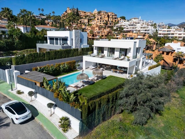 Chalet de 5 habitaciones en Nueva Andalucia, Marbella en venta con piscina garaje - 3.750.000 € (Ref: 9087234)