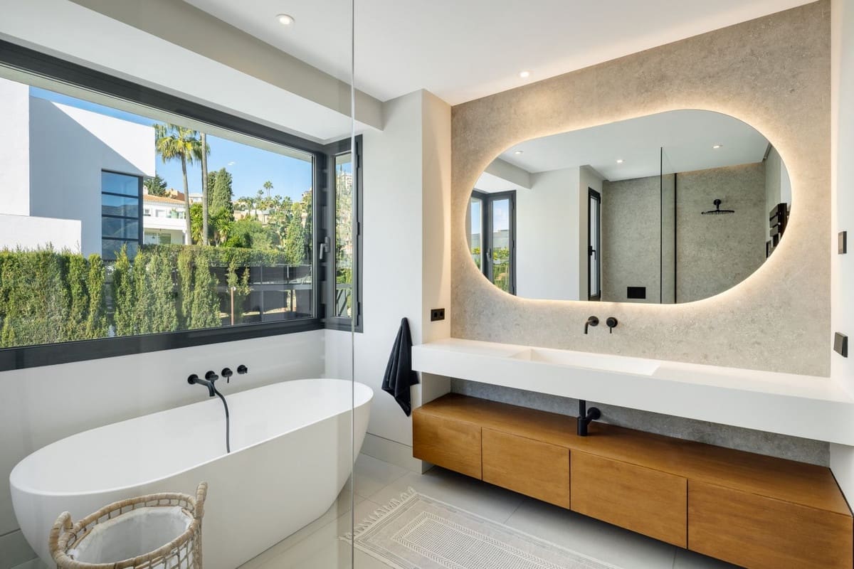 5 sypialnia Willa na sprzedaż w Nueva Andalucia z basenem garażem - 3 750 000 € (Ref: 9087234)