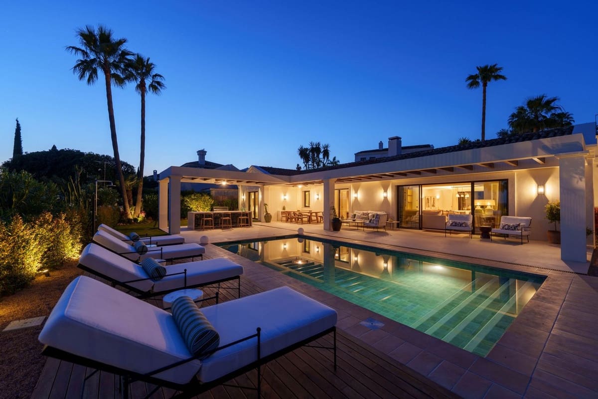 4 soveværelse Villa til salg i Nueva Andalucia med swimmingpool garage - € 4.350.000 (Ref: 9094692)