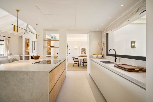 4 soveværelse Villa til salg i Nueva Andalucia, Marbella med swimmingpool garage - € 4.350.000 (Ref: 9094692)