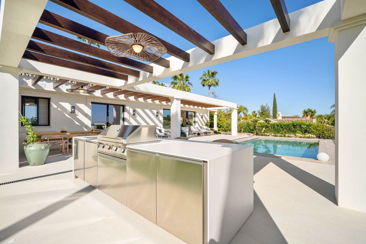 4 soveværelse Villa til salg i Nueva Andalucia med swimmingpool garage - € 4.350.000 (Ref: 9094692)