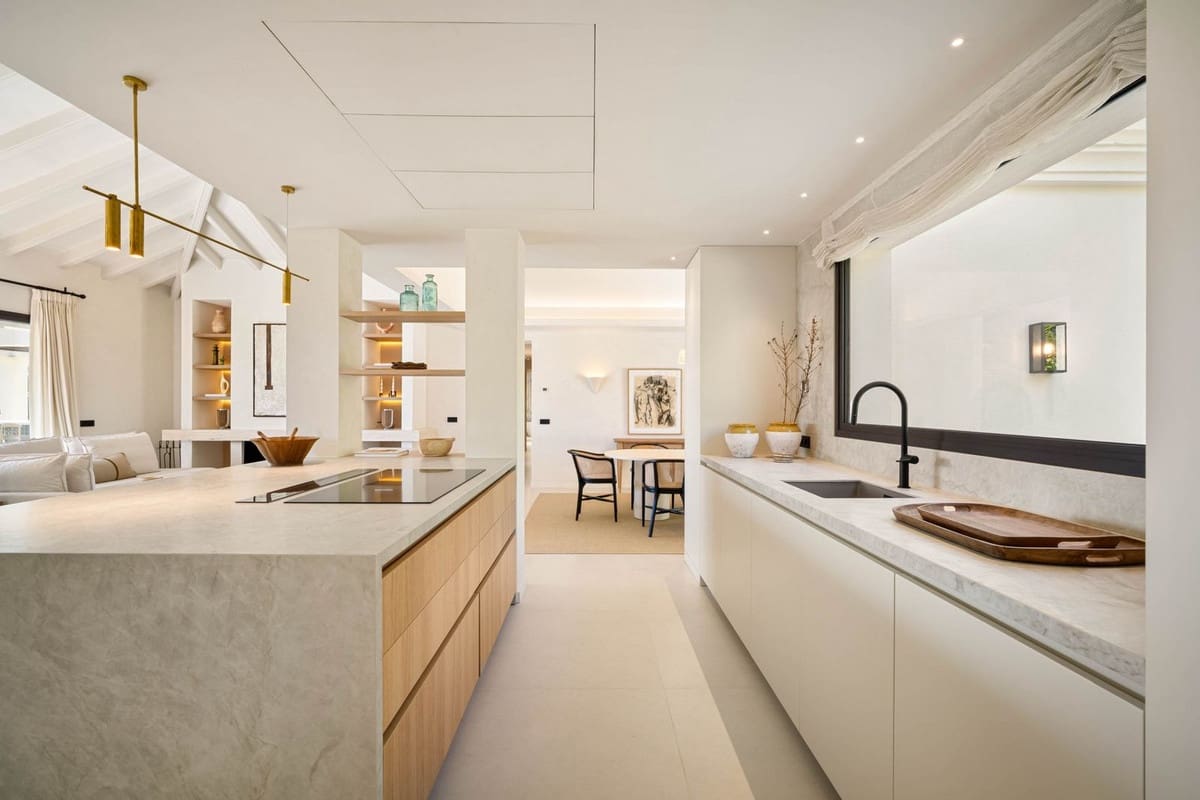 4 soveværelse Villa til salg i Nueva Andalucia med swimmingpool garage - € 4.350.000 (Ref: 9094692)