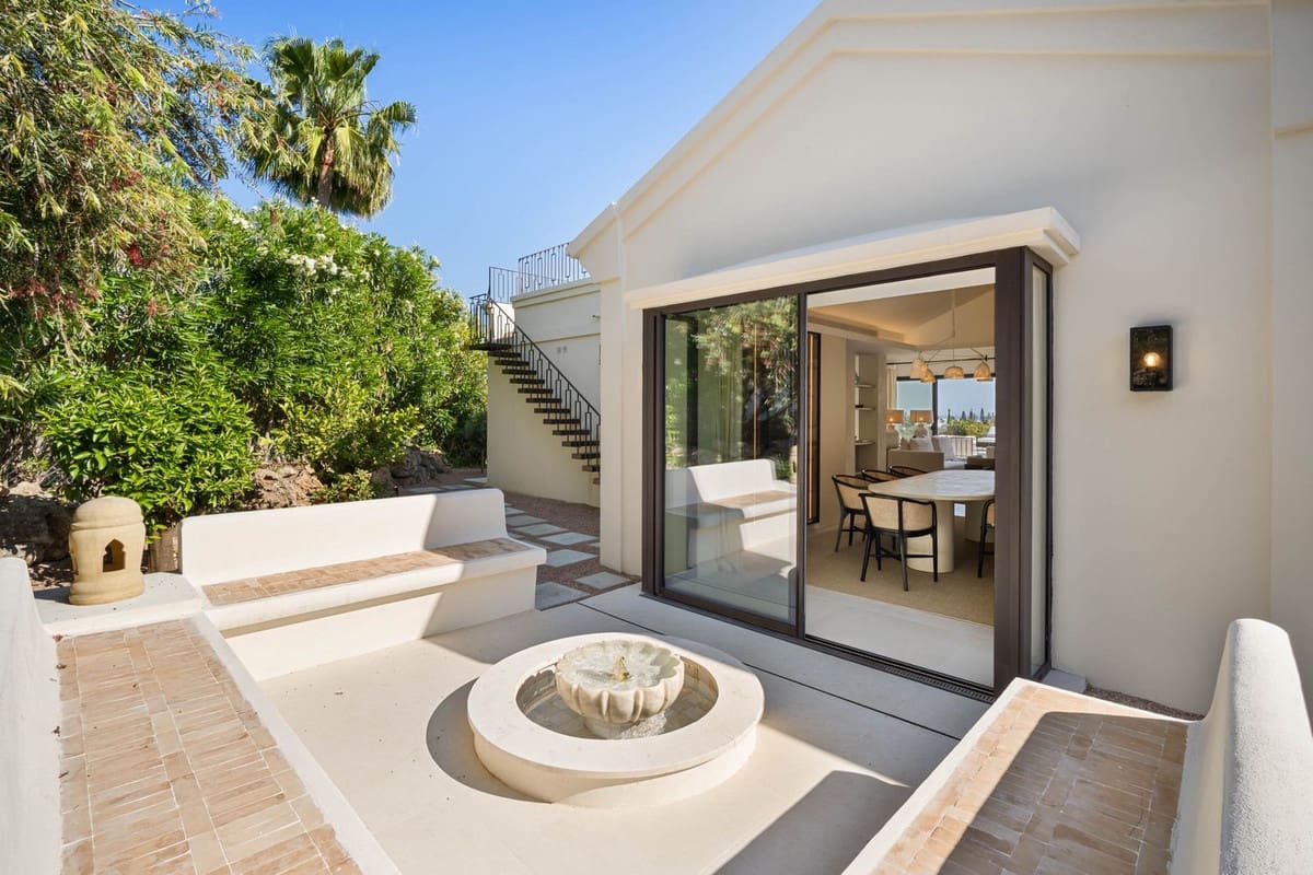 4 soveværelse Villa til salg i Nueva Andalucia med swimmingpool garage - € 4.350.000 (Ref: 9094692)