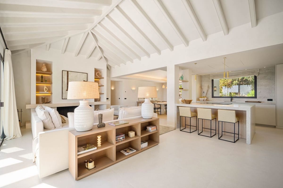 4 bedroom Villa for sale in Nueva Andalucia with pool garage - € 4,350,000 (Ref: 9094692)