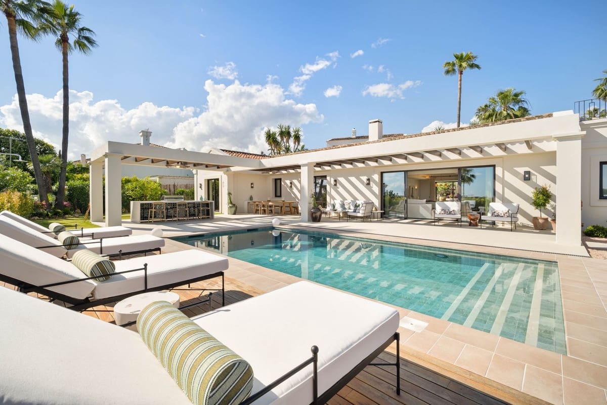 4 bedroom Villa for sale in Nueva Andalucia with pool garage - € 4,350,000 (Ref: 9094692)