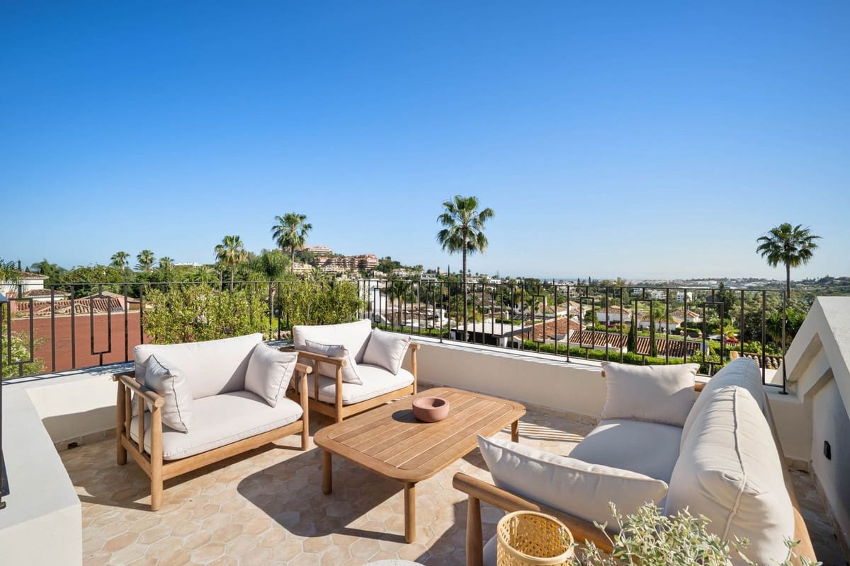4 bedroom Villa for sale in Nueva Andalucia with pool garage - € 4,350,000 (Ref: 9094692)