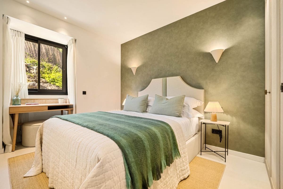 4 bedroom Villa for sale in Nueva Andalucia with pool garage - € 4,350,000 (Ref: 9094692)