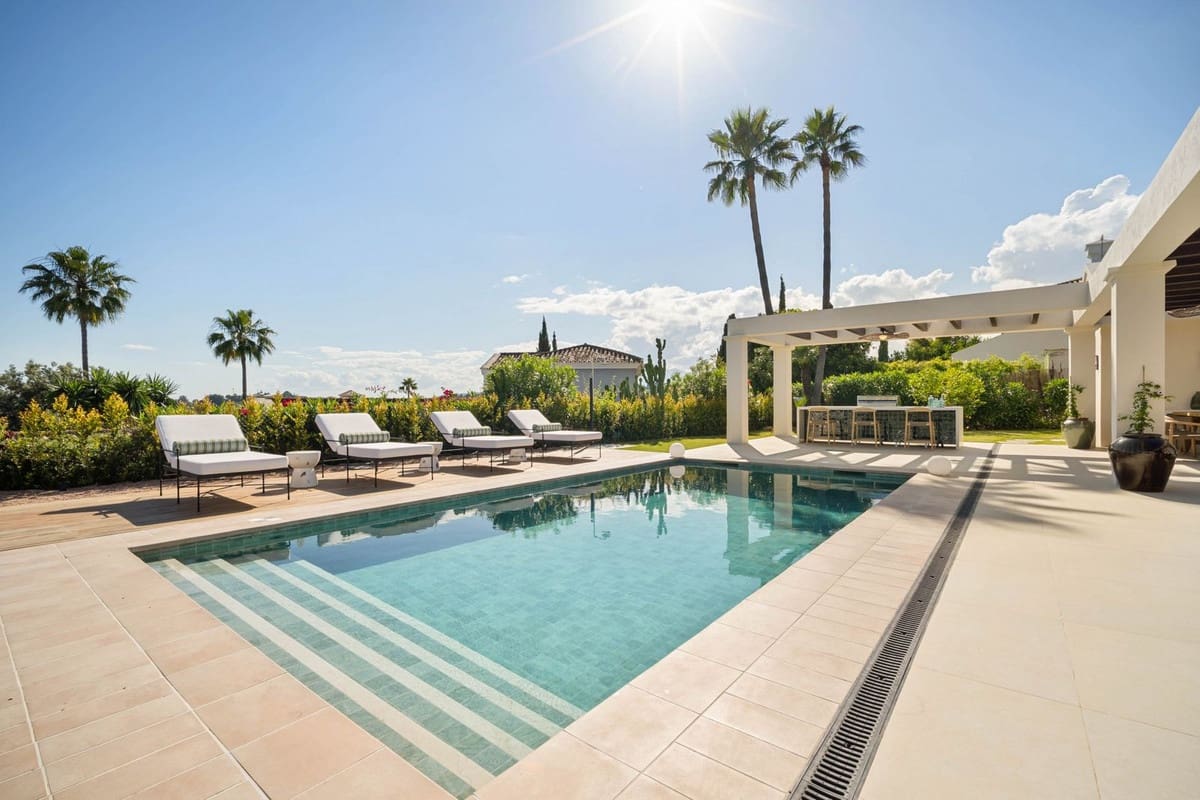 4 bedroom Villa for sale in Nueva Andalucia with pool garage - € 4,350,000 (Ref: 9094692)