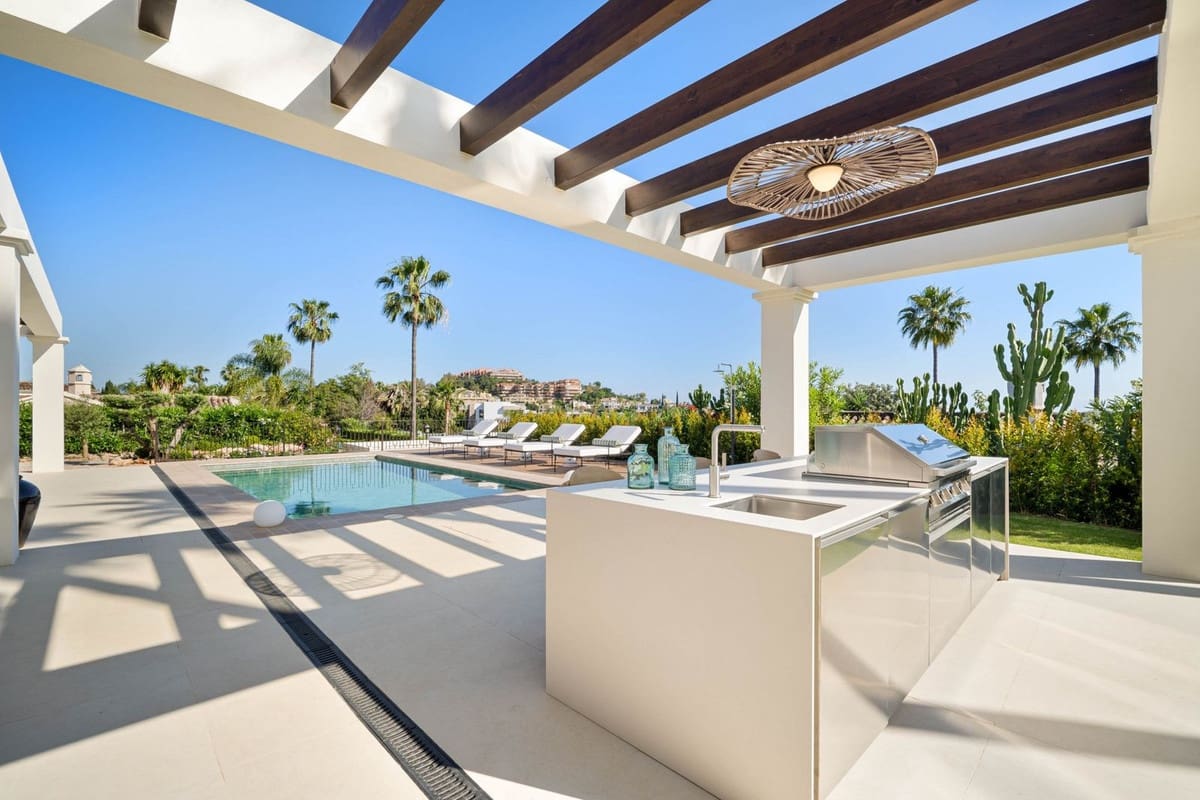 4 bedroom Villa for sale in Nueva Andalucia with pool garage - € 4,350,000 (Ref: 9094692)